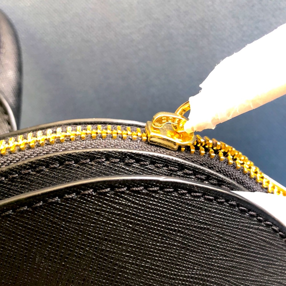 Michael Kors leather dome satchel with strap & handles. Gold tone hardware. - Picture 10 of 16